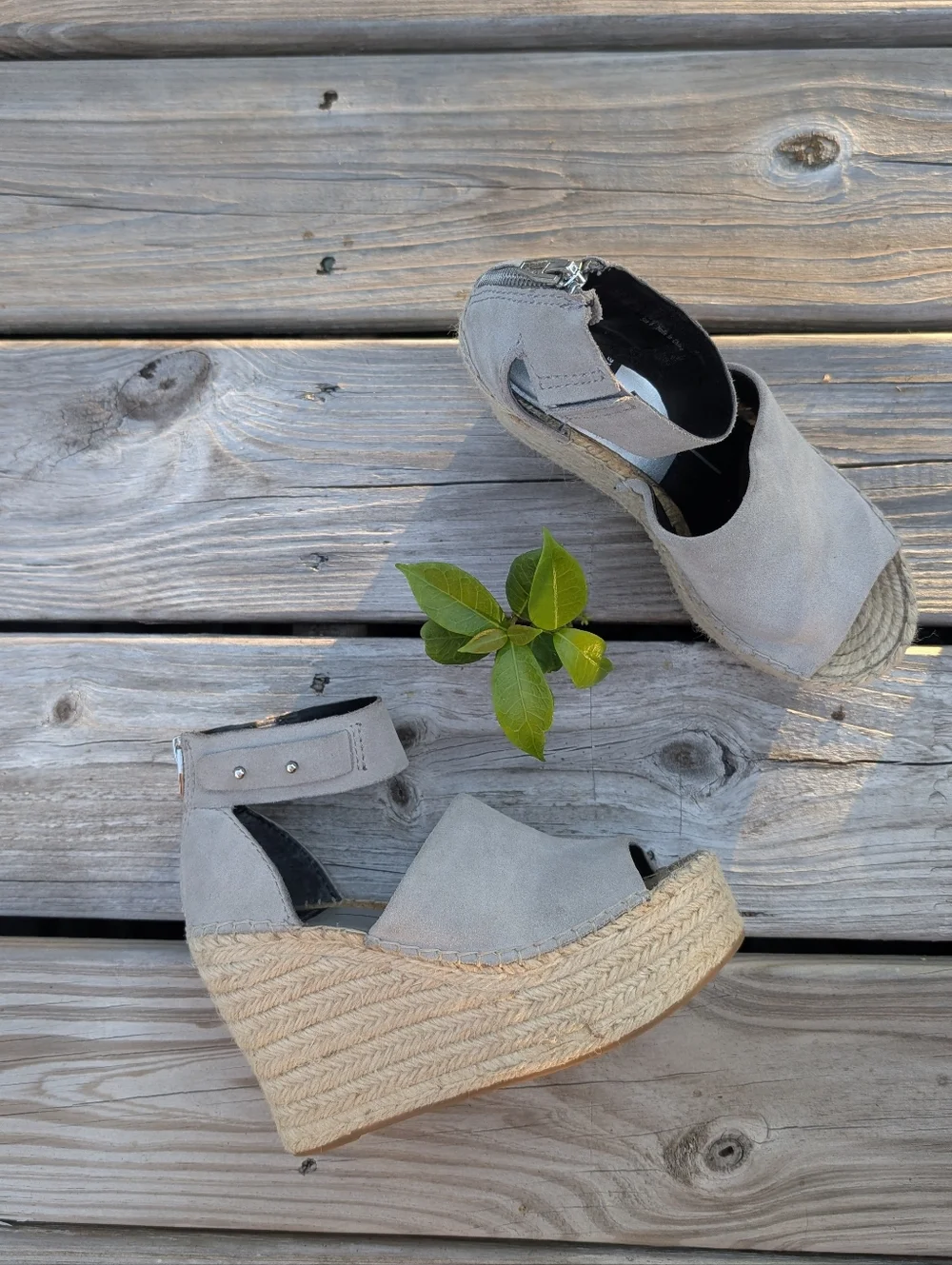 Dolce Vita Wedges Heels Sandals Size 6 Gray Cream Ankle Strap Boho Platform